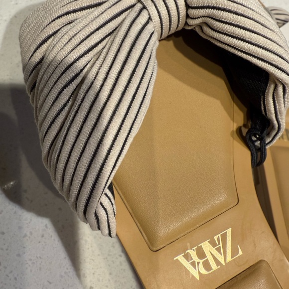 Zara NWT tan/Off-white and Black Striped Bow women’s flat Sandals - size EU 39 - Picture 4 of 7